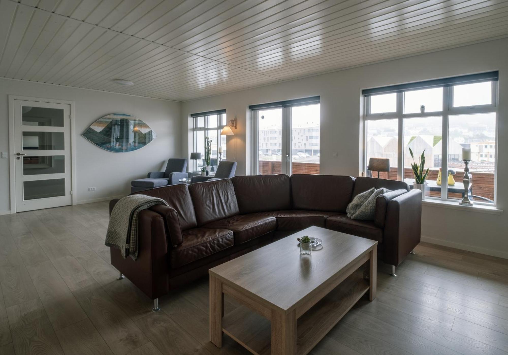 Spacious City Center Home By The Sea Klaksvik Luaran gambar
